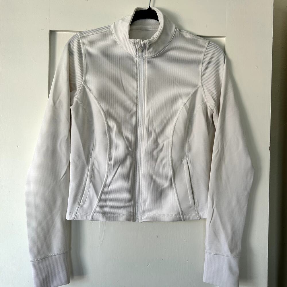 Women's front zip thumb hole athletic jacket